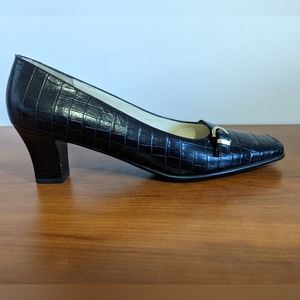 Vintage Salvatore Ferragamo Black Pumps, 8 NARROW, EUC